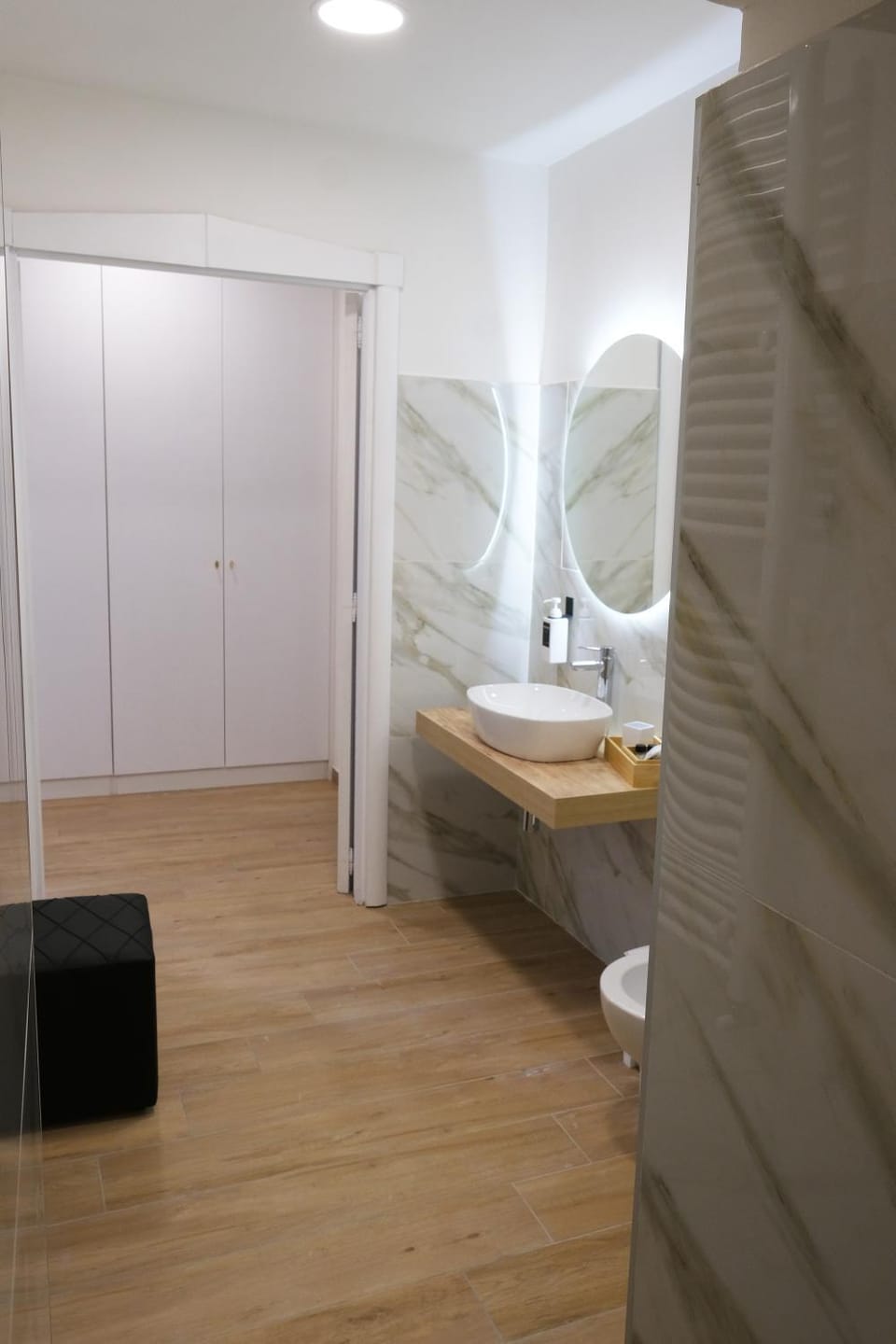 Toilet, Bathroom, towels