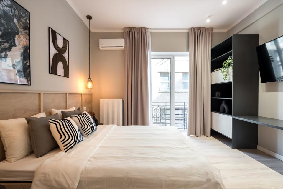 Bed, TV and multimedia, Balcony/Terrace, Photo of the whole room, Bedroom, air conditioner