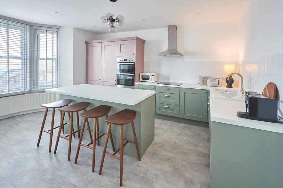 Coffee/tea facilities, Kitchen or kitchenette, Dining area, minibar, pet friendly, stove, toaster