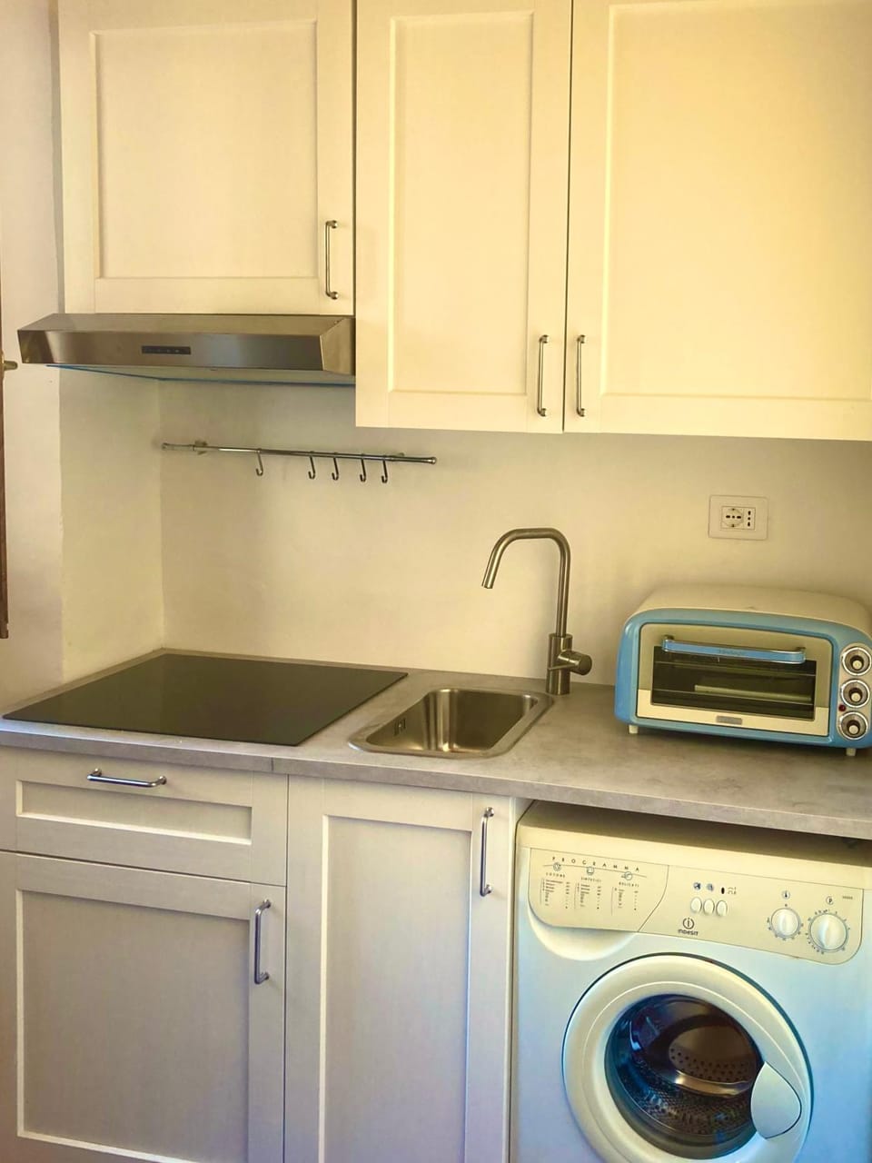 Kitchen or kitchenette, pet friendly, stove, washing machine