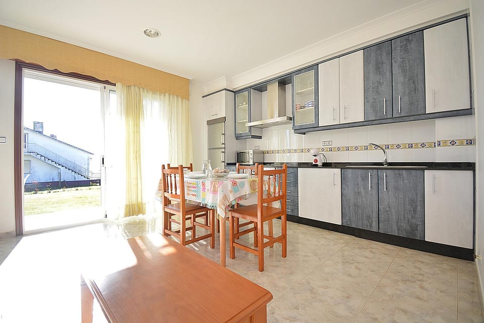 Kitchen or kitchenette, Dining area, minibar, pet friendly, stove