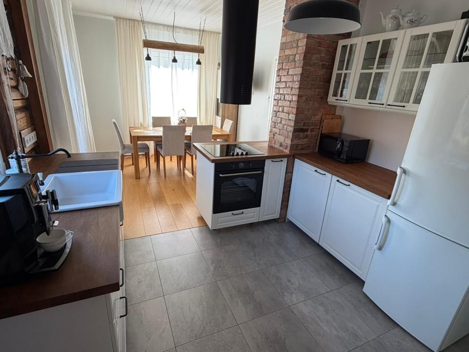 Kitchen or kitchenette, microwave, oven, stove