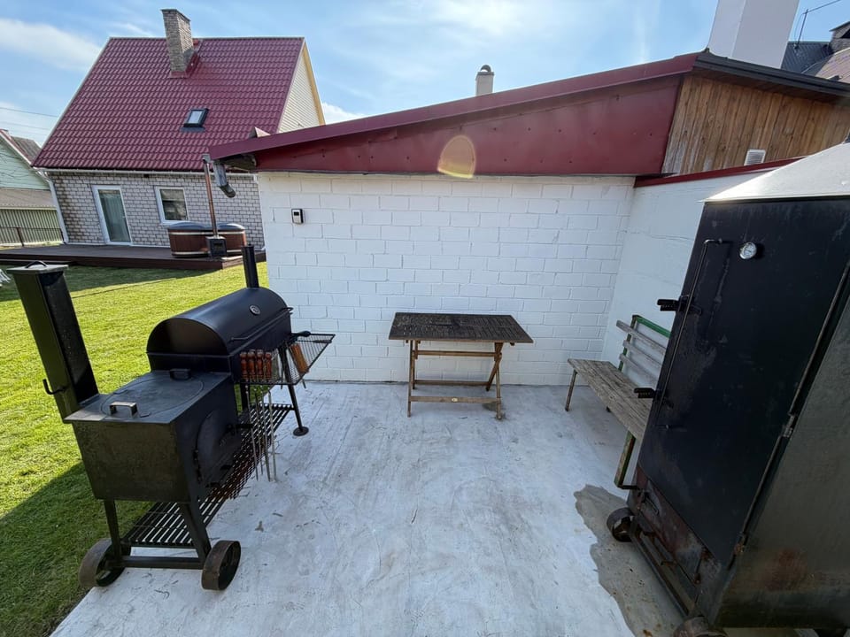 Patio, BBQ facilities