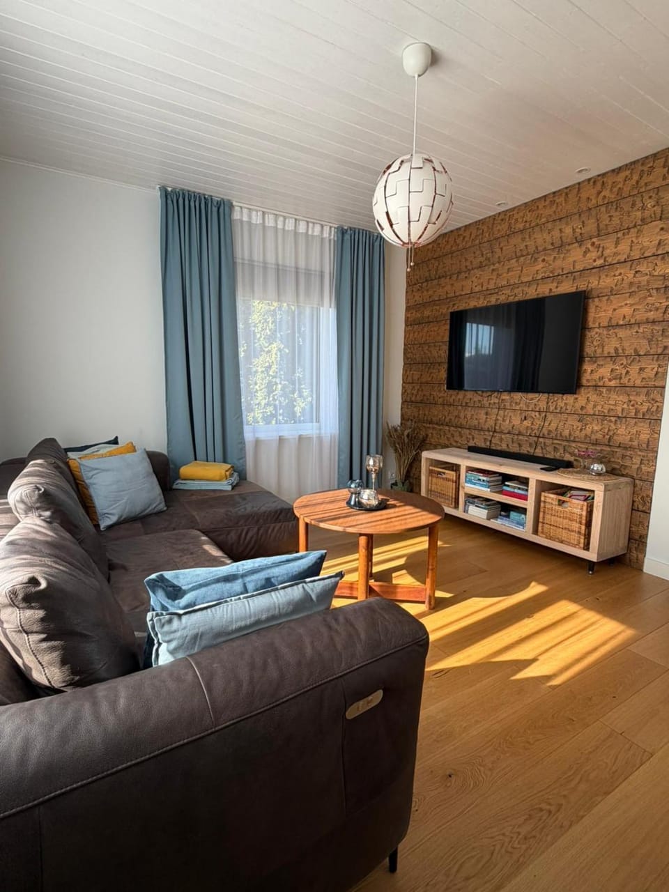 Communal lounge/ TV room, TV and multimedia, Living room