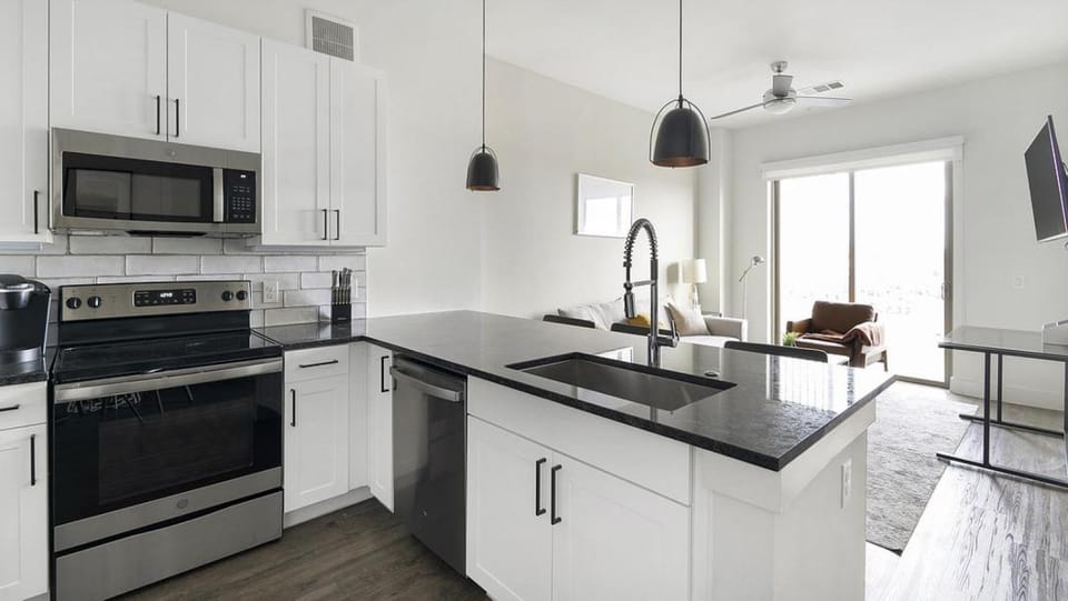 Landing Modern Apartment with Amazing Amenities (ID8890X22) Apartment in Austin