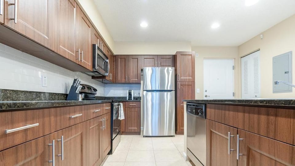 Landing Modern Apartment with Amazing Amenities (ID8435X42) Apartment in West Palm Beach
