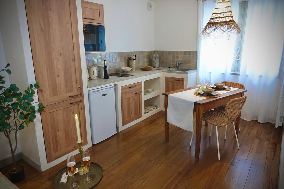 Coffee/tea facilities, Kitchen or kitchenette, Dining area, minibar, pet friendly, stove, toaster