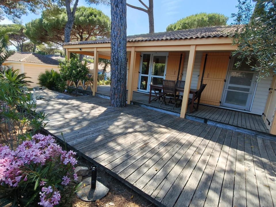 Property building, Garden, Balcony/Terrace