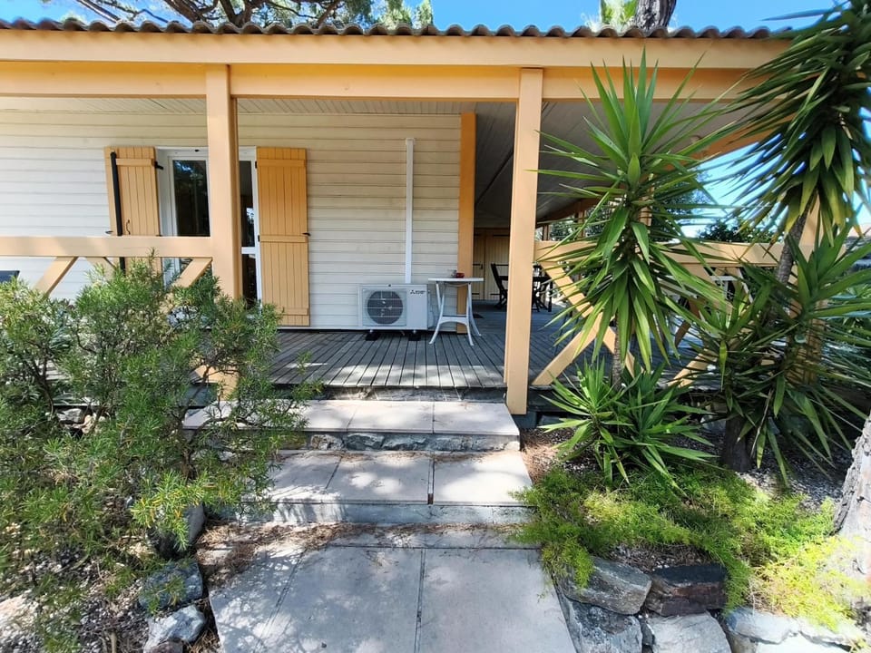 Property building, Garden, Balcony/Terrace