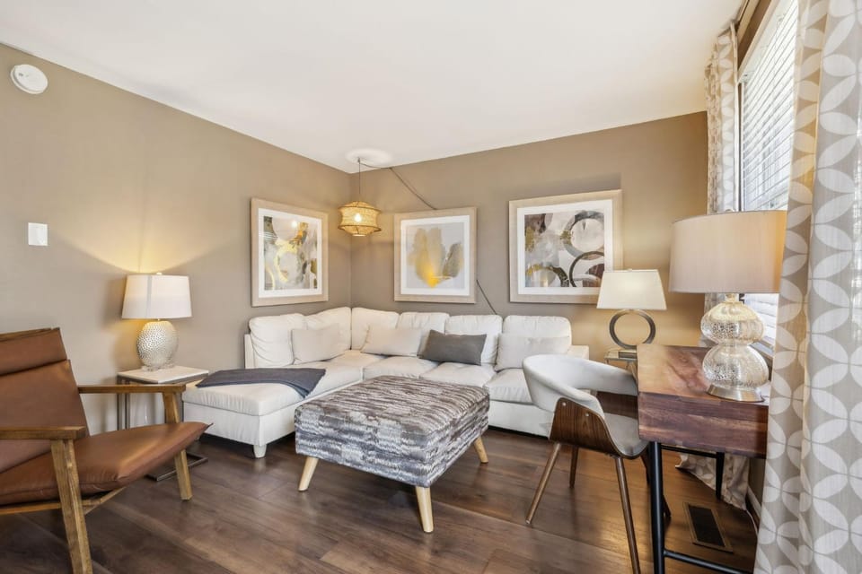 Living room, Photo of the whole room, Seating area