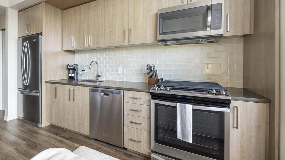 Landing Modern Apartment with Amazing Amenities (ID8478X93) Apartment in Portland