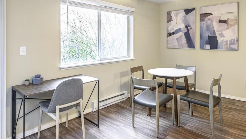 Landing Modern Apartment with Amazing Amenities (ID8294X31) Apartment in Renton
