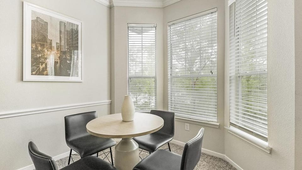 Landing Modern Apartment with Amazing Amenities (ID4543X82) Apartment in The Woodlands