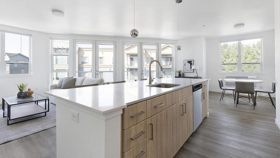 Landing Modern Apartment with Amazing Amenities (ID5395X21) Apartment in Vancouver