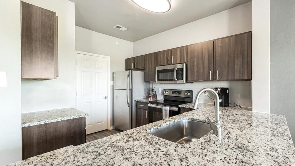 Landing Modern Apartment with Amazing Amenities (ID4306X3) Apartment in Irving