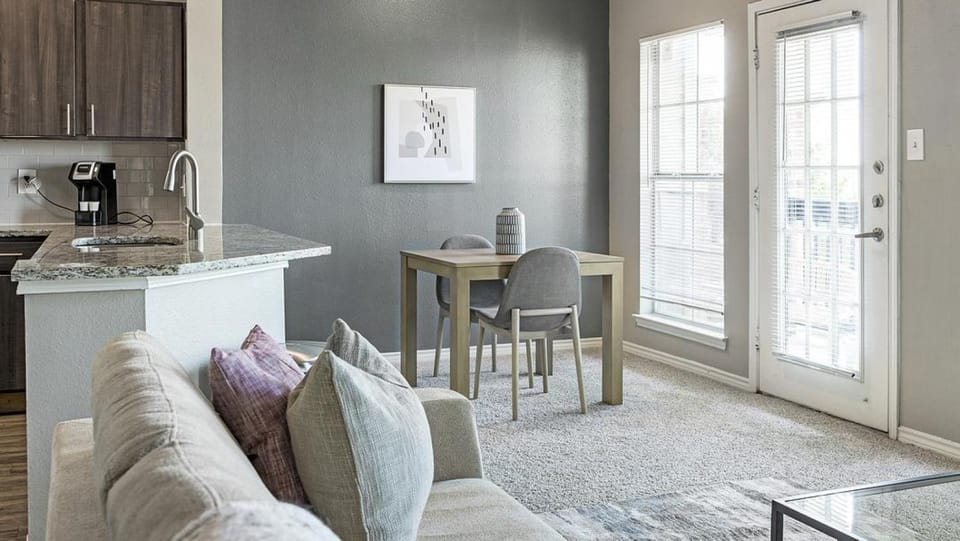 Landing Modern Apartment with Amazing Amenities (ID4306X3) Apartment in Irving