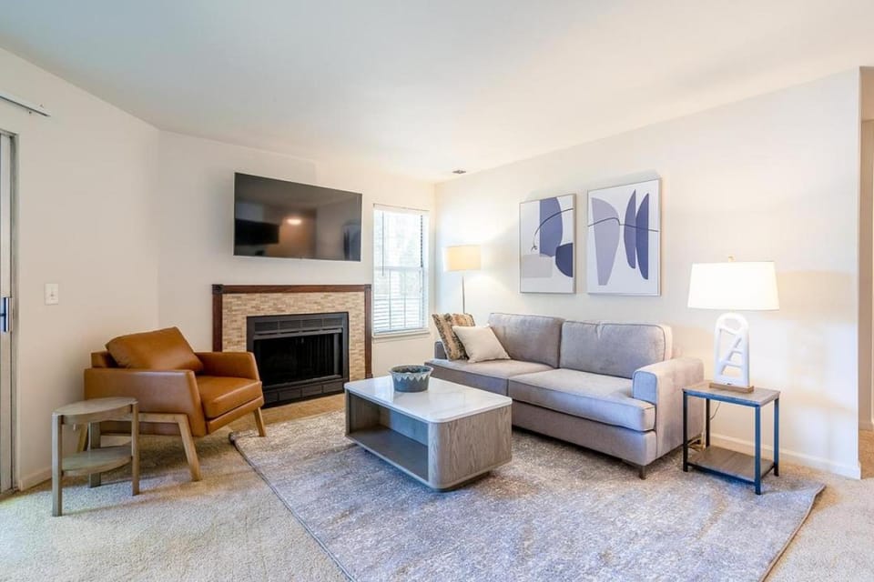 Landing Modern Apartment with Amazing Amenities (ID4964X88) Apartment in Buffalo Grove