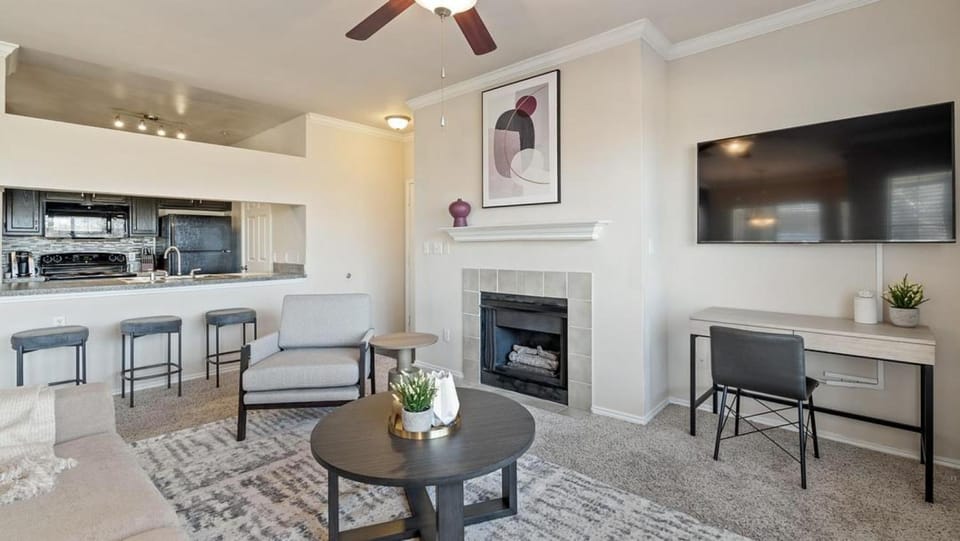 Landing Modern Apartment with Amazing Amenities (ID8229X54) Apartment in Allen