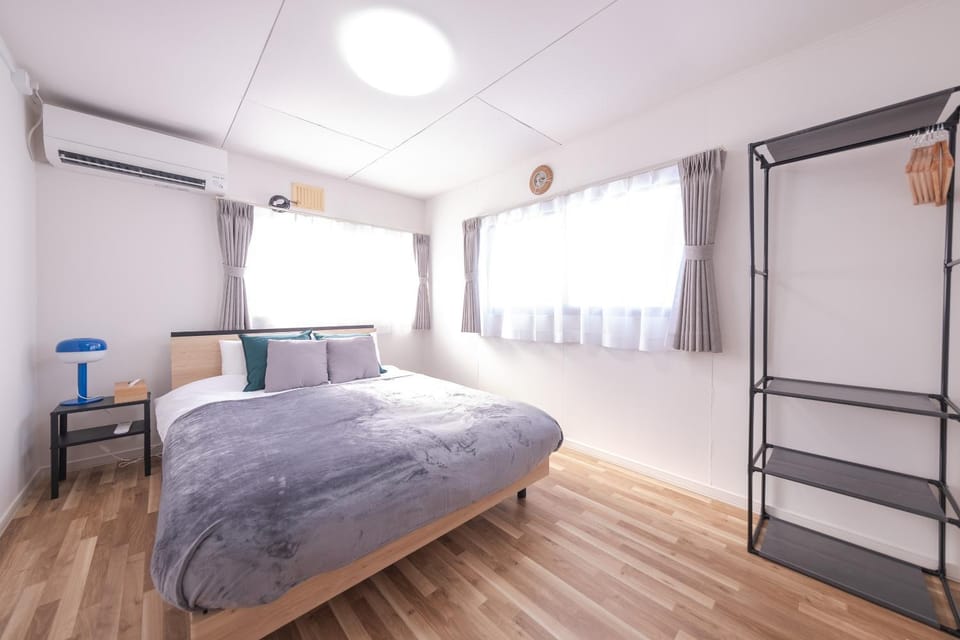 Bed, Photo of the whole room, Bedroom, wardrobe, air conditioner