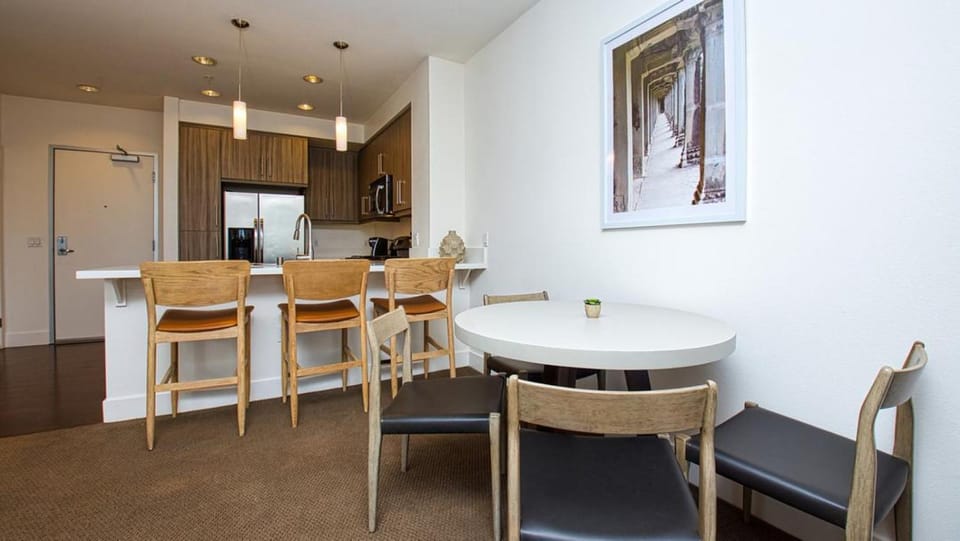 Landing Modern Apartment with Amazing Amenities (ID7758X70) Apartment in Costa Mesa