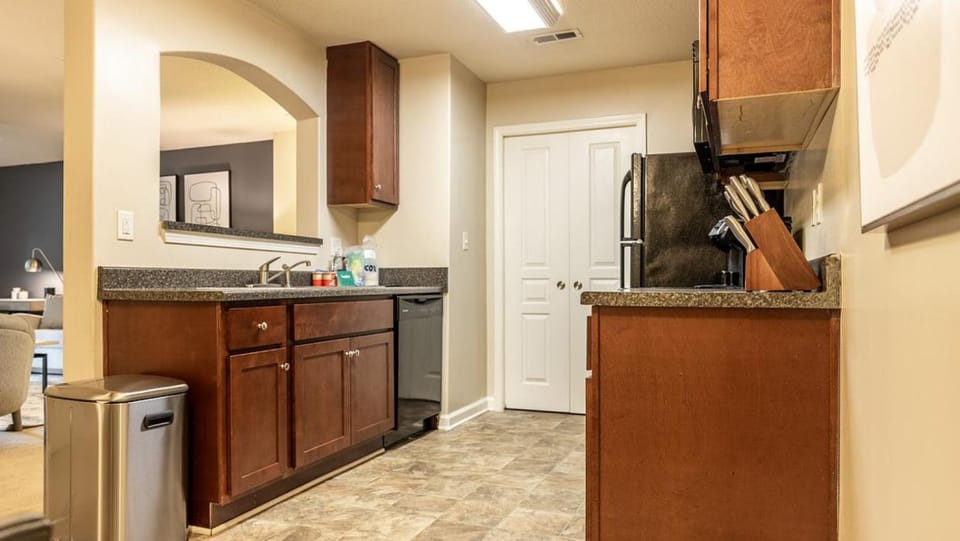 Landing Modern Apartment with Amazing Amenities (ID9647X69) Apartment in Newport News