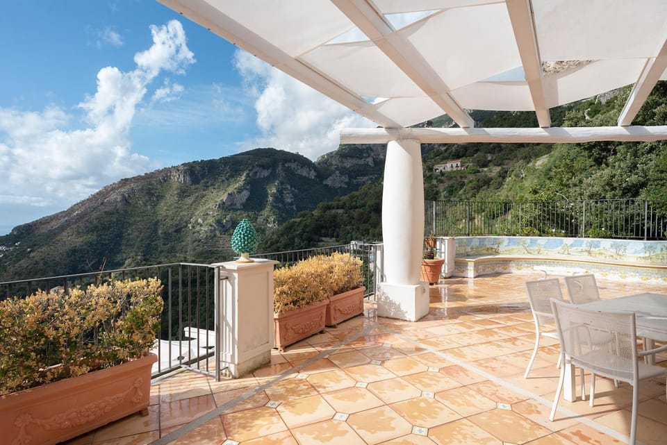 View (from property/room), Balcony/Terrace, Dining area