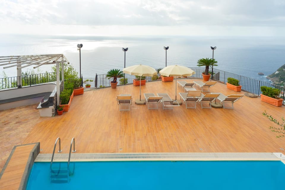 Pool view, Sea view, Swimming pool, sunbed