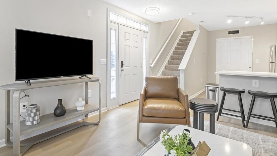 Landing Modern Apartment with Amazing Amenities (ID1261X936) Apartment in Ohio