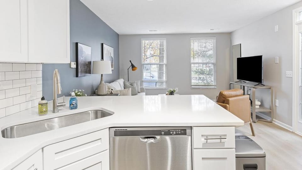 Landing Modern Apartment with Amazing Amenities (ID1261X936) Apartment in Ohio