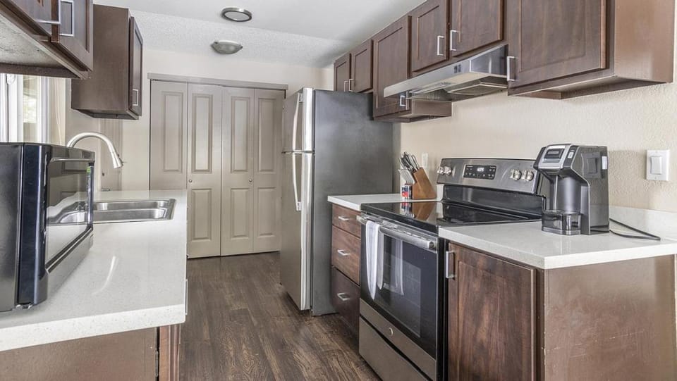 Landing Modern Apartment with Amazing Amenities (ID9879X54) Apartment in Federal Way