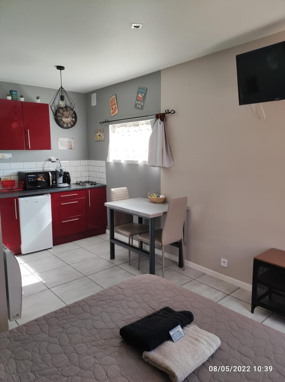 Kitchen or kitchenette, kitchen