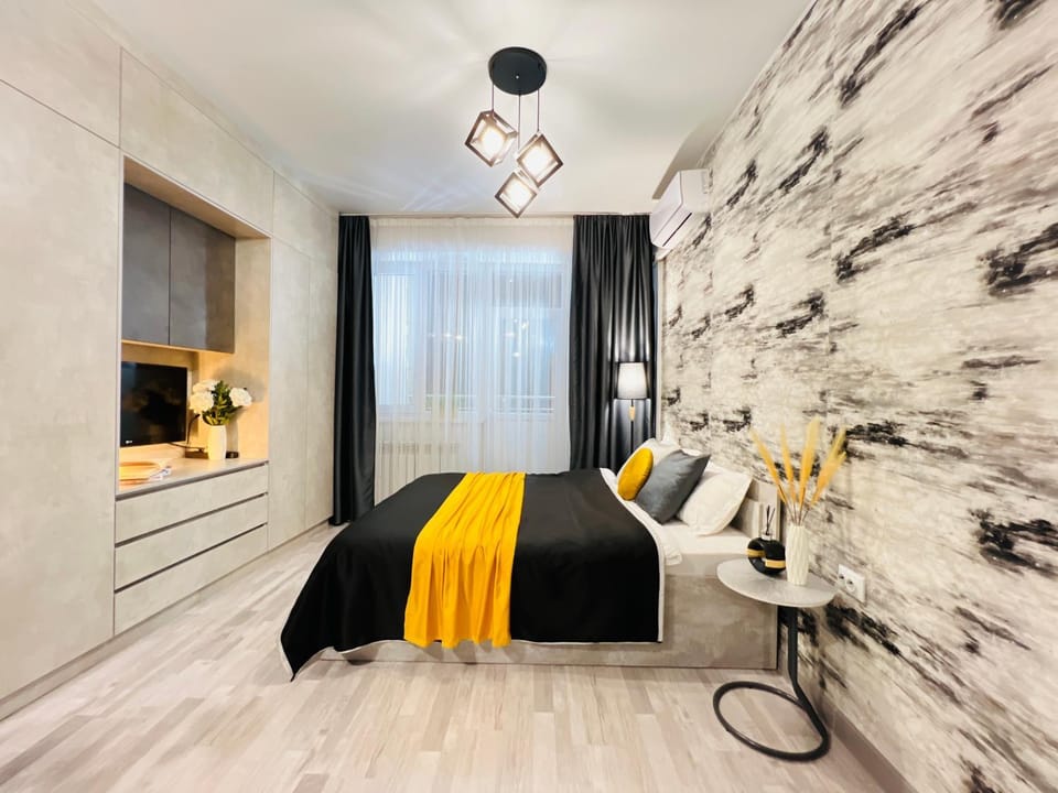 Bed, Seating area, Bedroom, towels