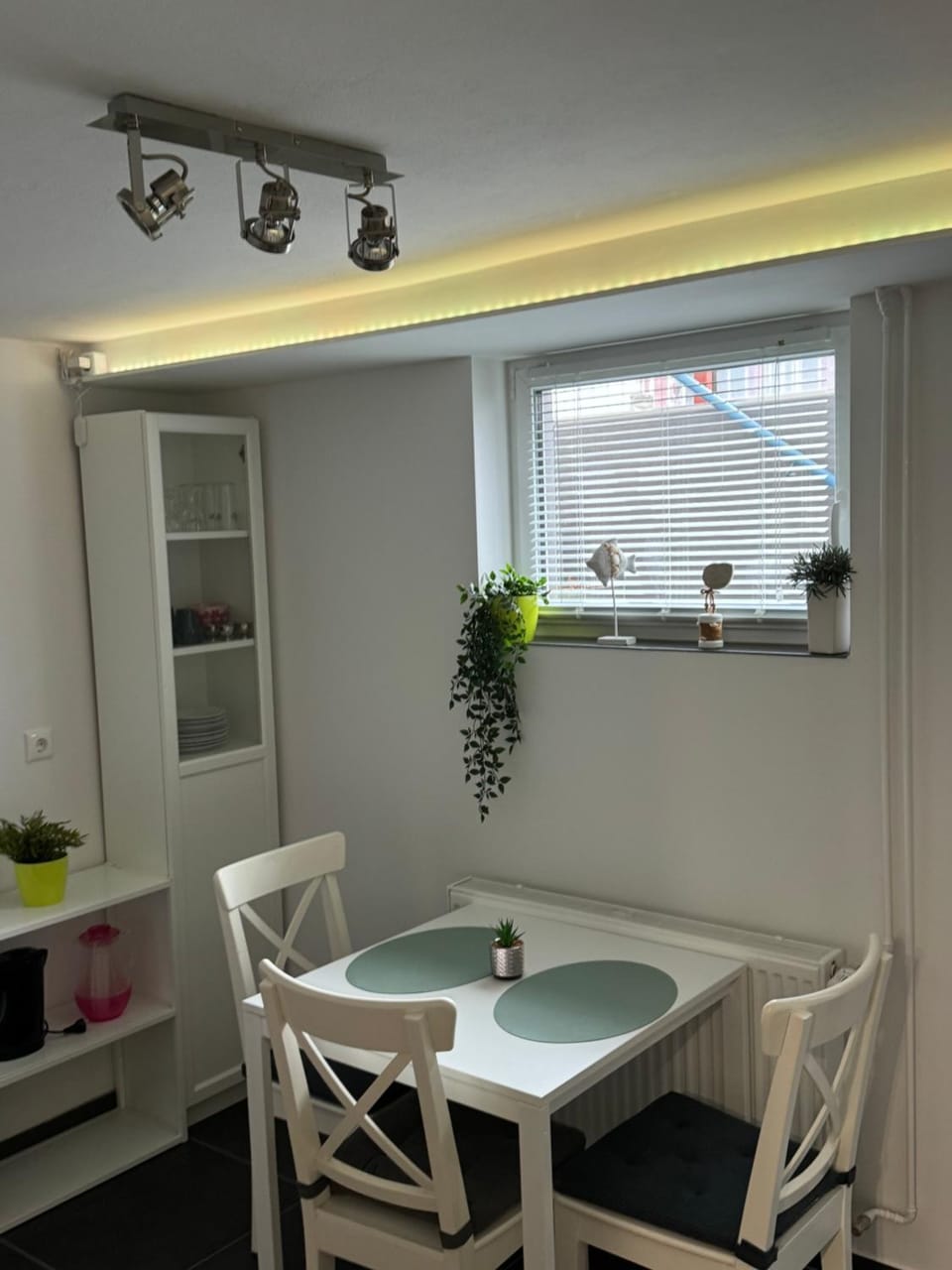 Seating area, kitchen