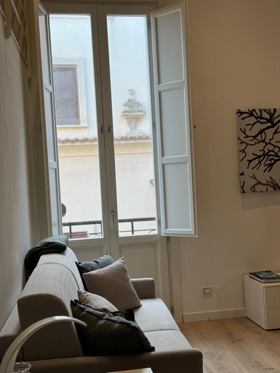 Photo of the whole room