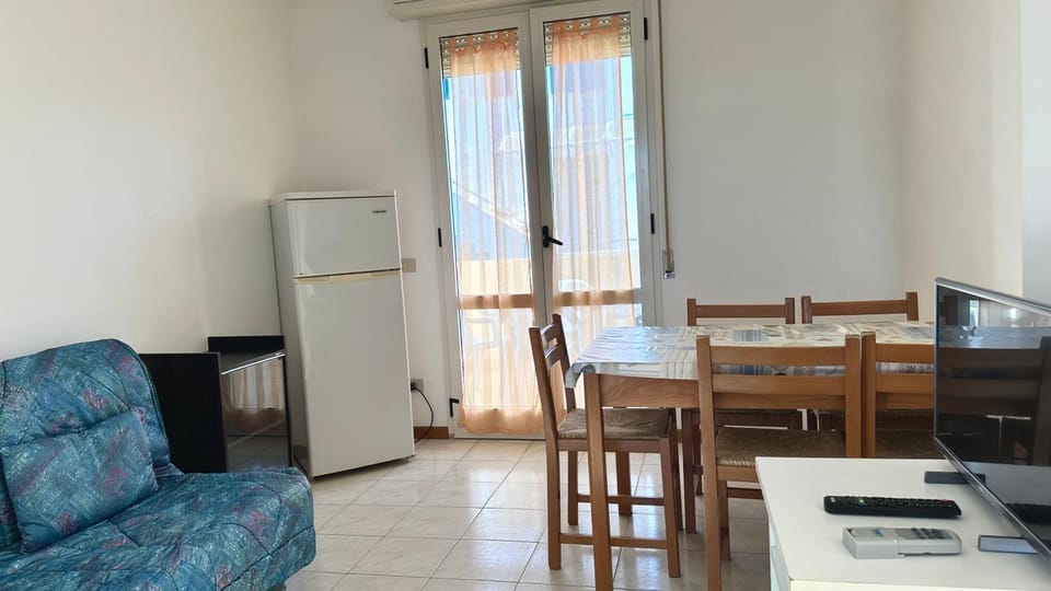 F004 - Fano, trilocale con terrazzino a 30mt dal mare Apartment in Marche