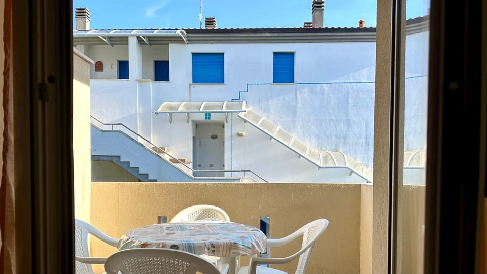 F004 - Fano, trilocale con terrazzino a 30mt dal mare Apartment in Marche