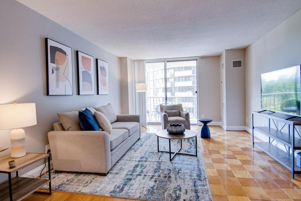 Landing Modern Apartment with Amazing Amenities (ID4403X17) Apartment in Chevy Chase