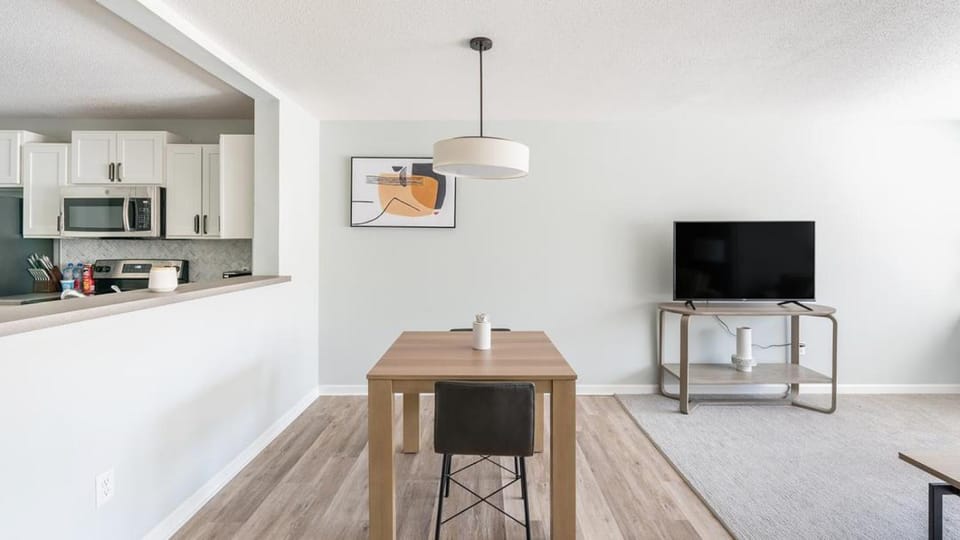 Landing Modern Apartment with Amazing Amenities (ID1202X369) Apartment in Milwaukee