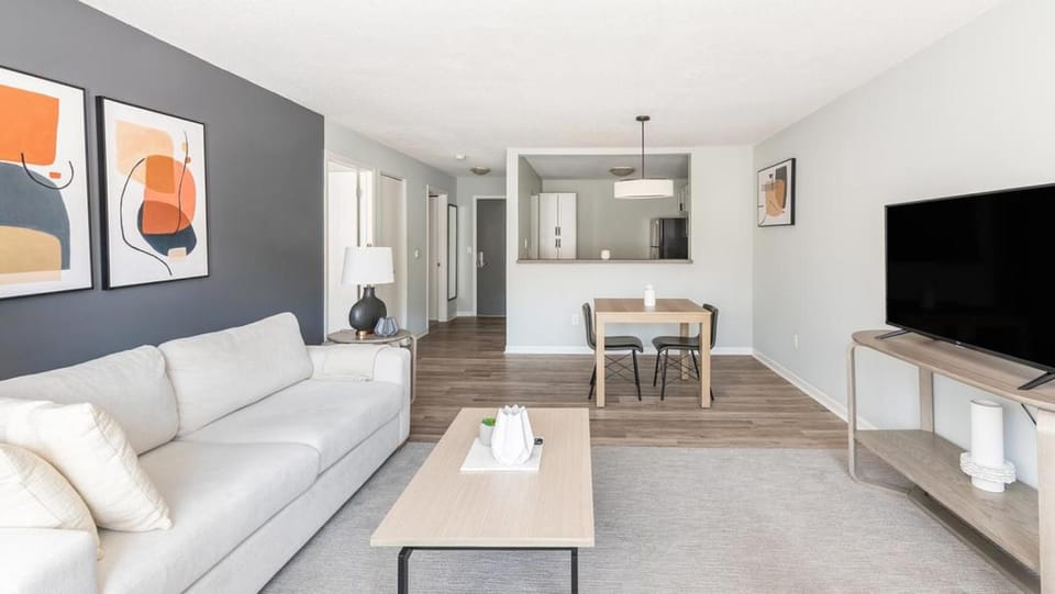 Landing Modern Apartment with Amazing Amenities (ID1202X369) Apartment in Milwaukee