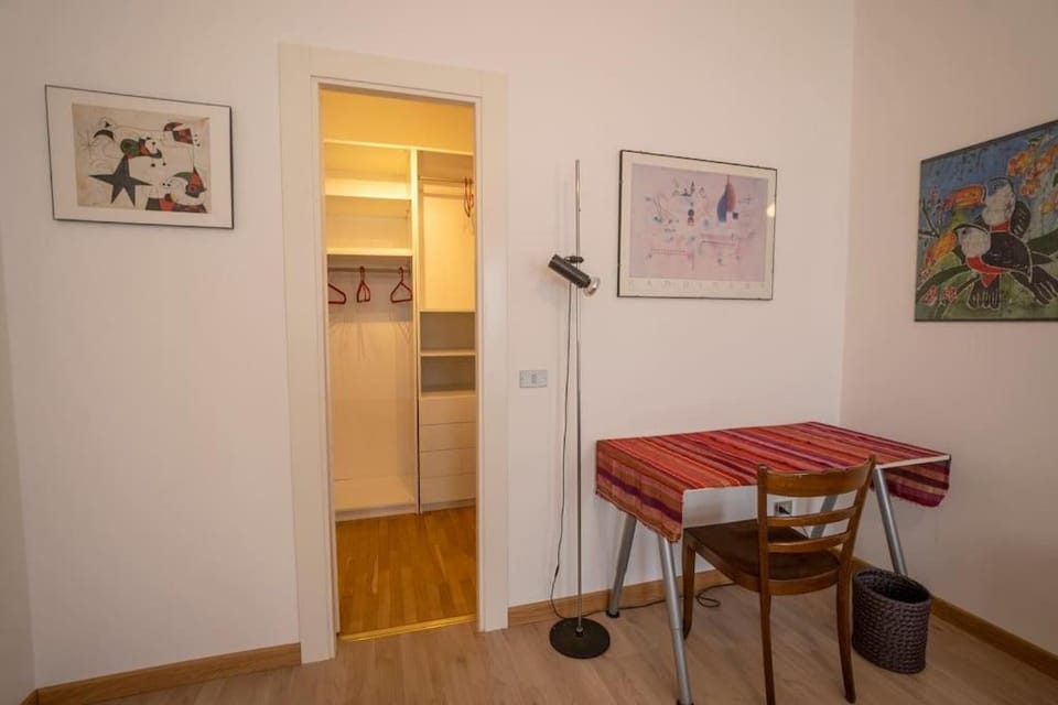 Affaccio sul verde con WiFi & A/C Apartment in Milan