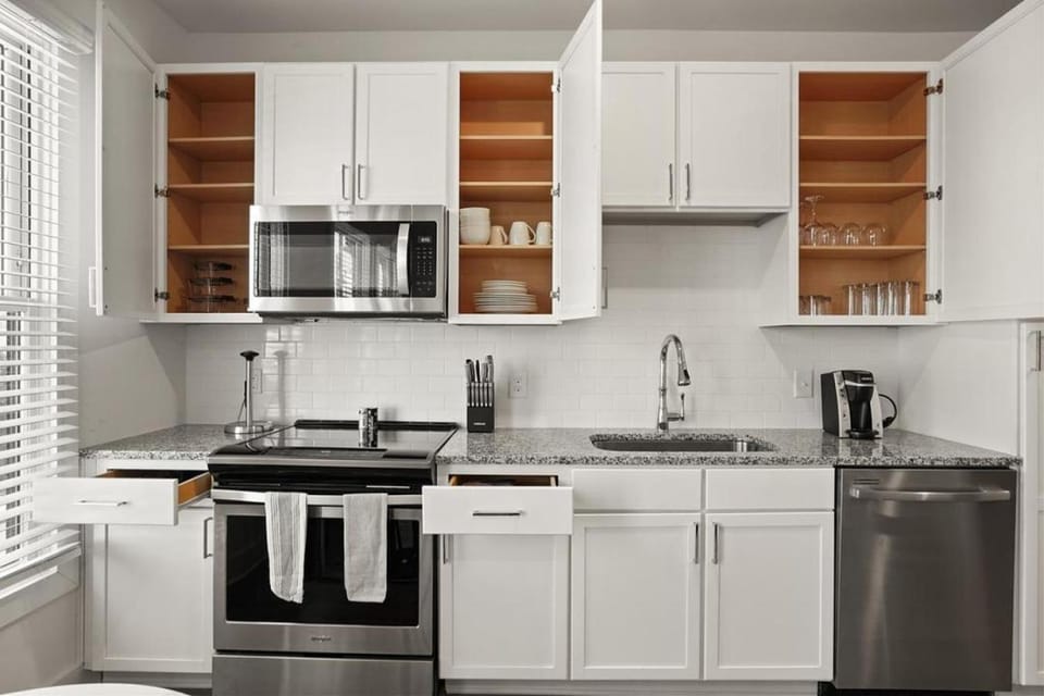 Landing Modern Apartment with Amazing Amenities (ID4120X12) Apartment in Charleston