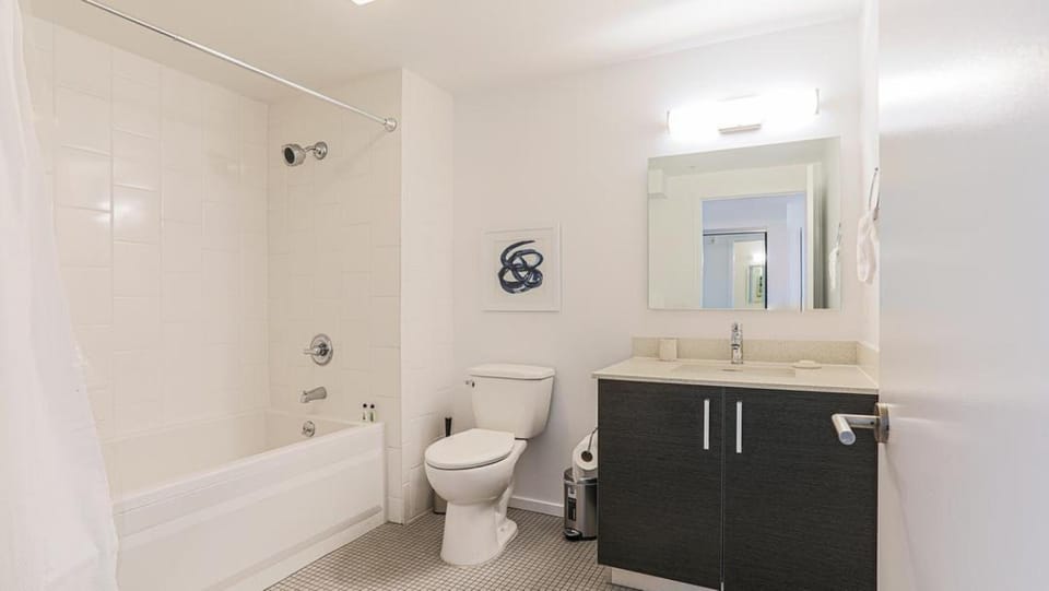Landing Modern Apartment with Amazing Amenities (ID6847X78) Apartment in Venice Beach