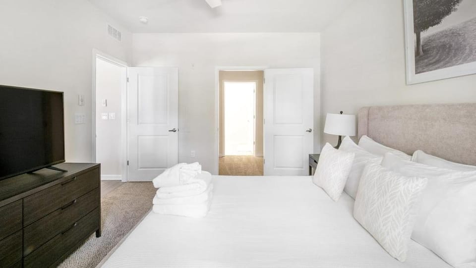Landing Modern Apartment with Amazing Amenities (ID1367X336) Apartment in Mount Pleasant