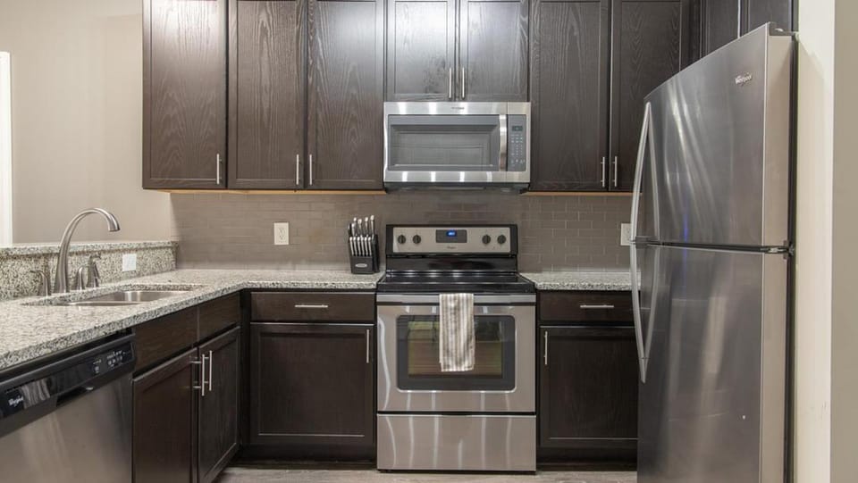 Landing Modern Apartment with Amazing Amenities (ID248) Apartment in Birmingham