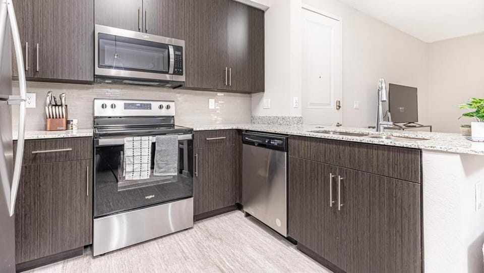 Landing Modern Apartment with Amazing Amenities (ID7457X29) Apartment in Lee County