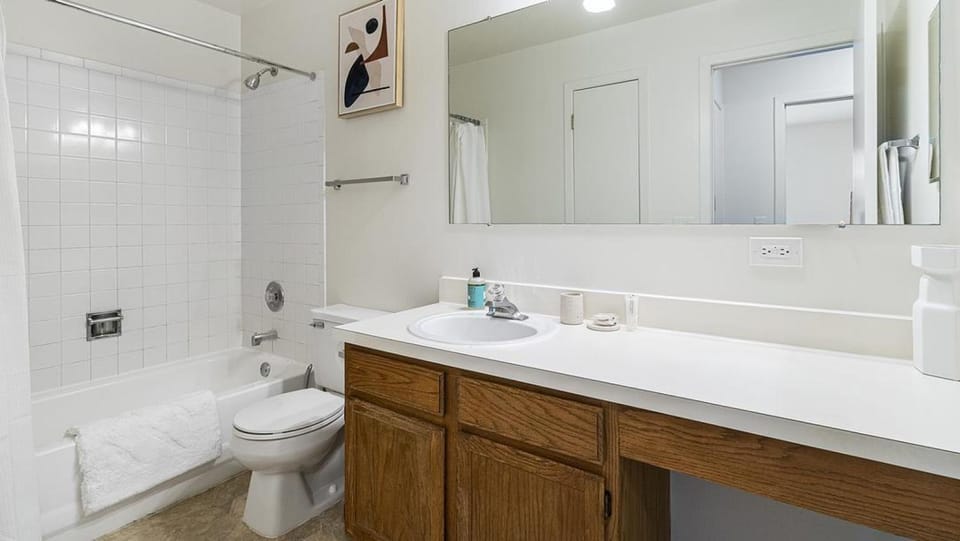 Landing Modern Apartment with Amazing Amenities (ID9693X57) Apartment in Buffalo Grove
