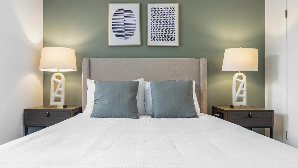 Landing Modern Apartment with Amazing Amenities (ID9693X57) Apartment in Buffalo Grove