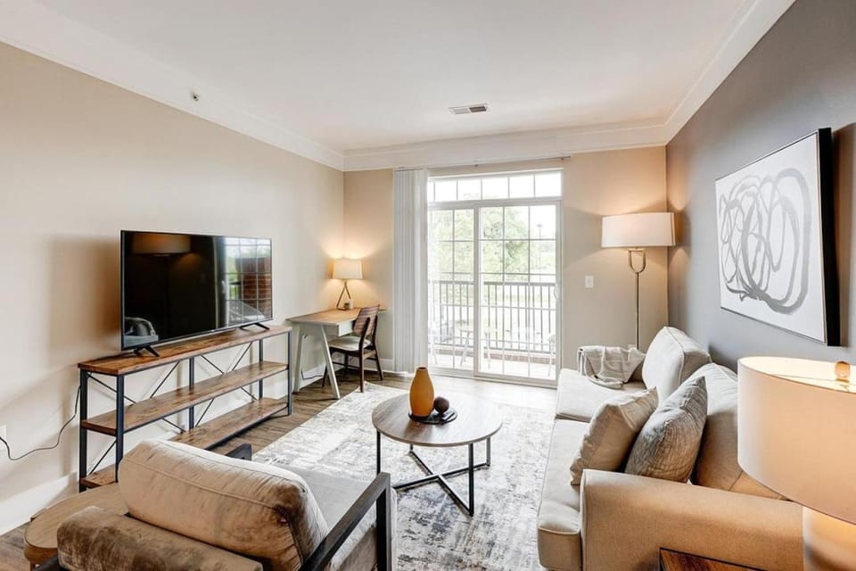 Landing Modern Apartment with Amazing Amenities (ID4454X95) Apartment in Grandview Heights