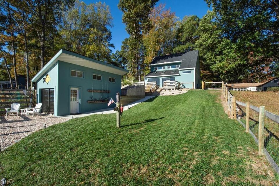 Waterfront House with Private Dock and Fishing House in Virginia