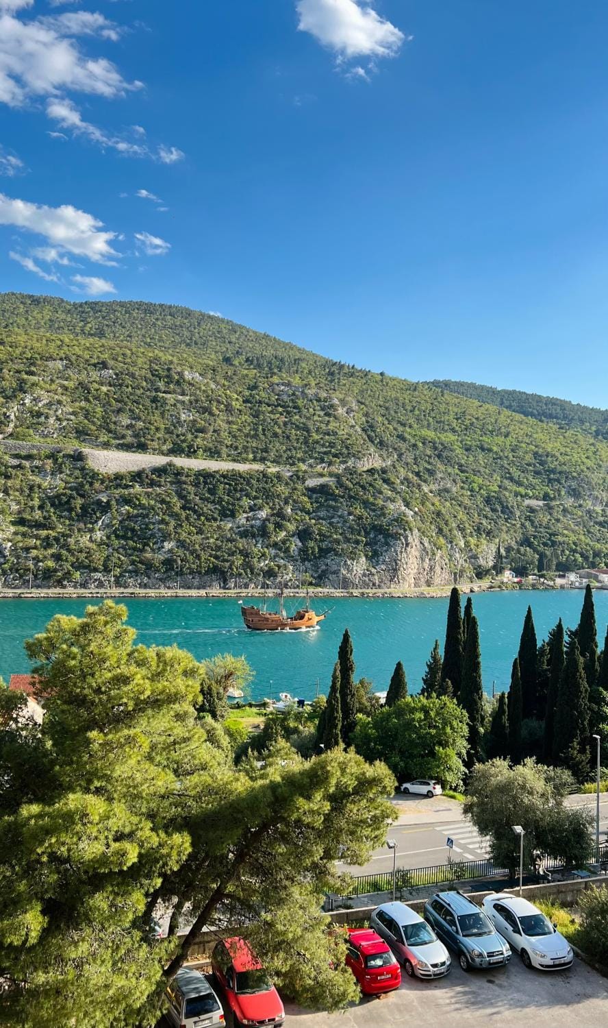 Neighbourhood, Natural landscape, Mountain view, River view, Sea view, Parking